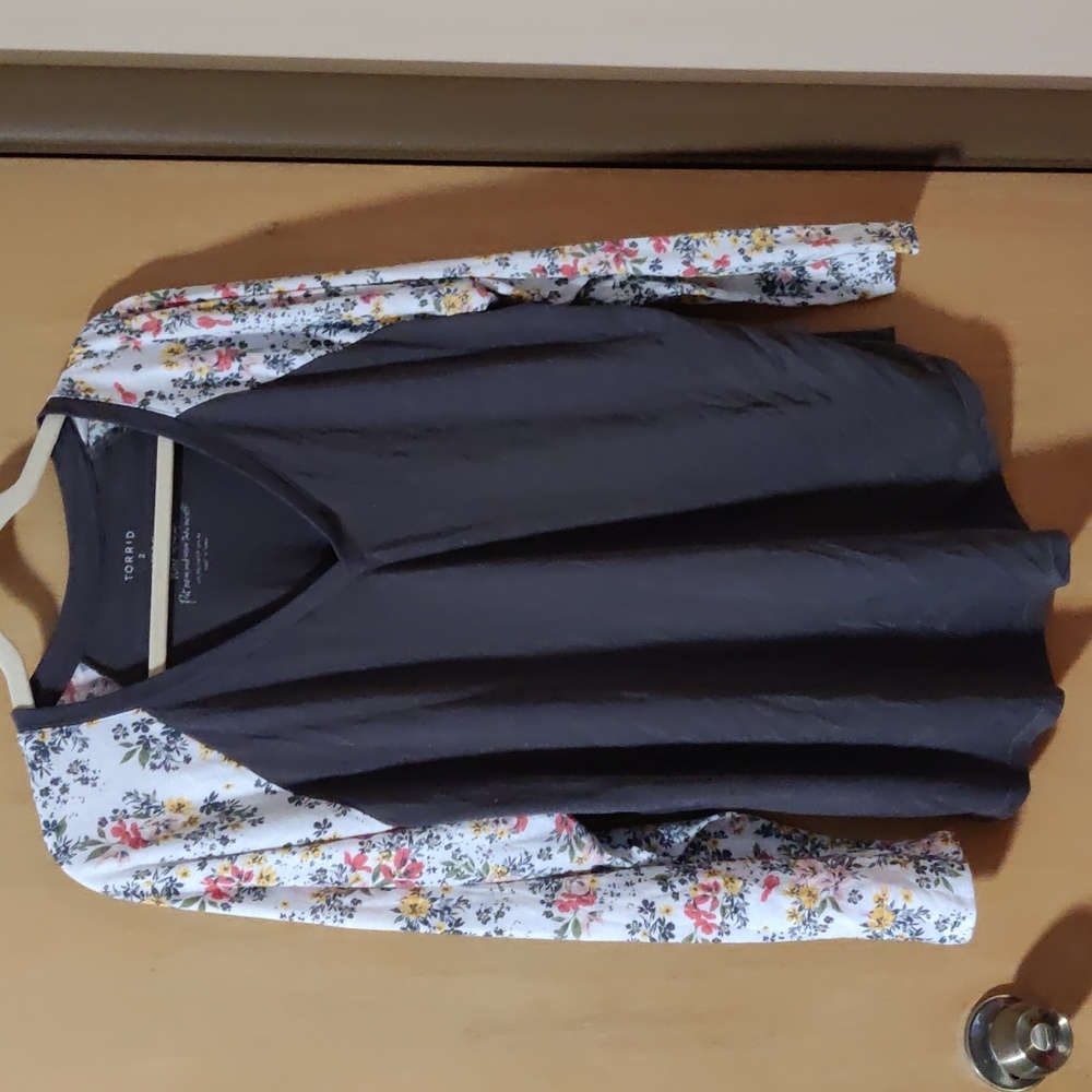 Torrid Gray Long Sleeve v-neck shirt size 2